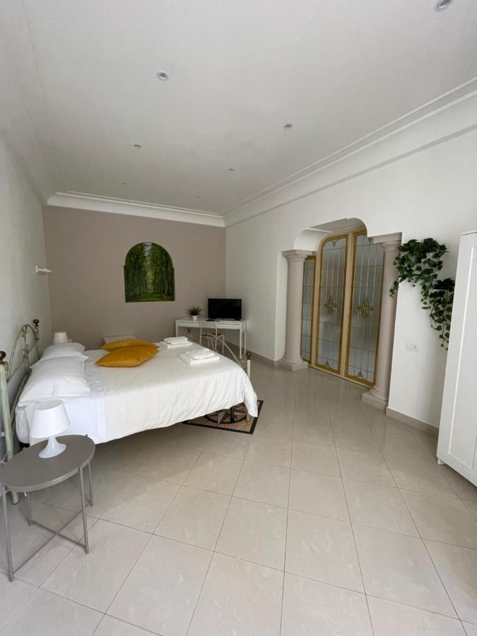 Napule E ... Hotel Napels Buitenkant foto