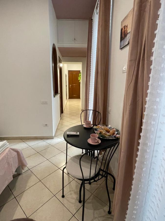 Napule E ... Hotel Napels Buitenkant foto