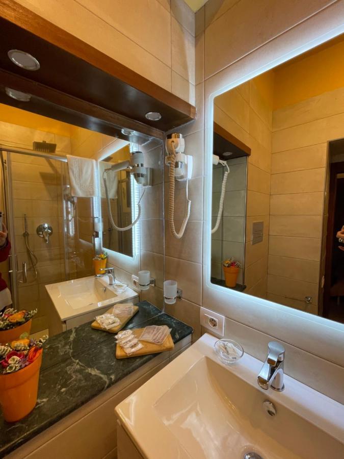 Napule E ... Hotel Napels Buitenkant foto